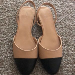 Nude/black flats